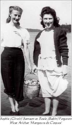 Sophie (Girroir) Samson et Rosie (Babin) Forgeron — West Arichat, 'Mangeurs de Coques'